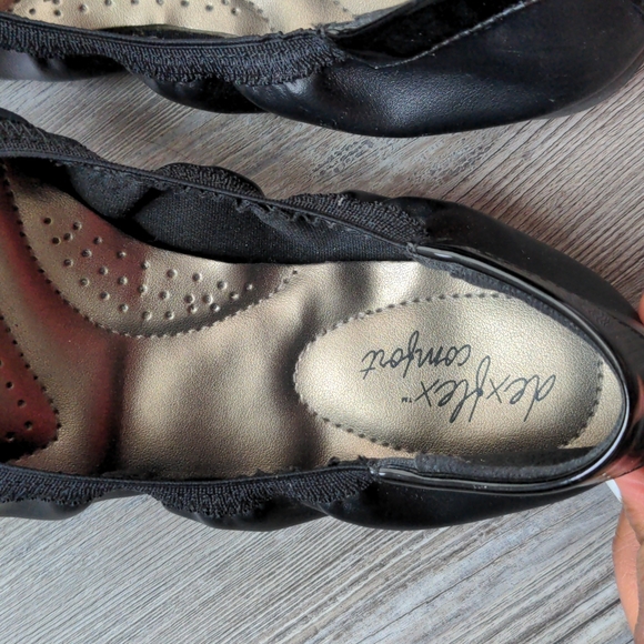 Foldable Women's Black Ballet Flats - Picture 2 of 5